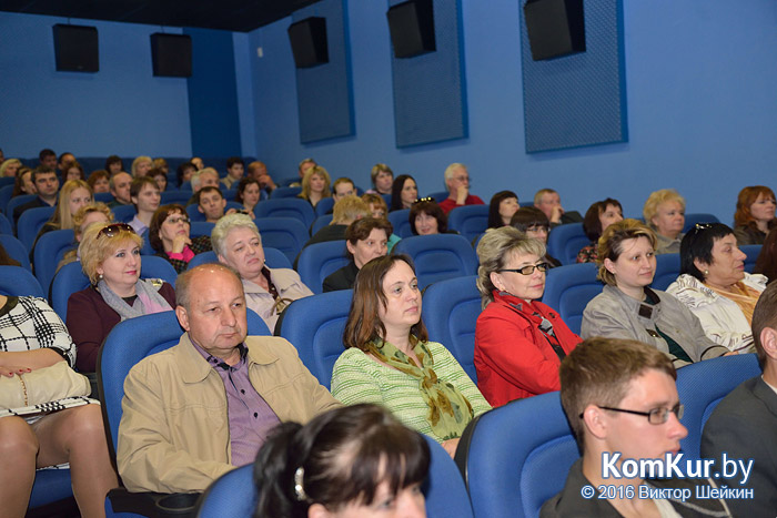 Работникам бобруйских СМИ вручили призы и подарки