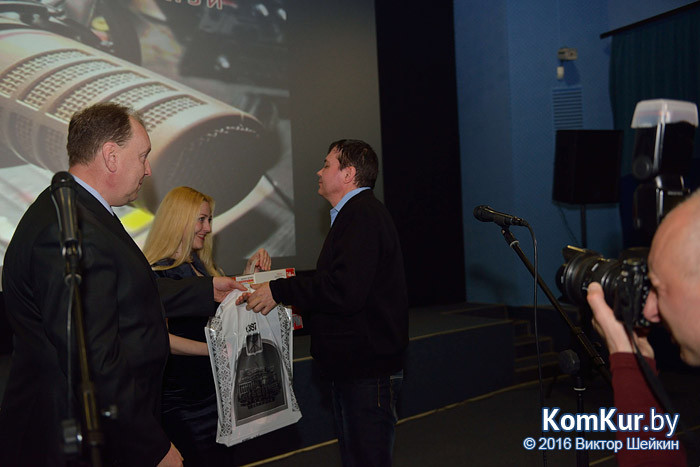 Работникам бобруйских СМИ вручили призы и подарки