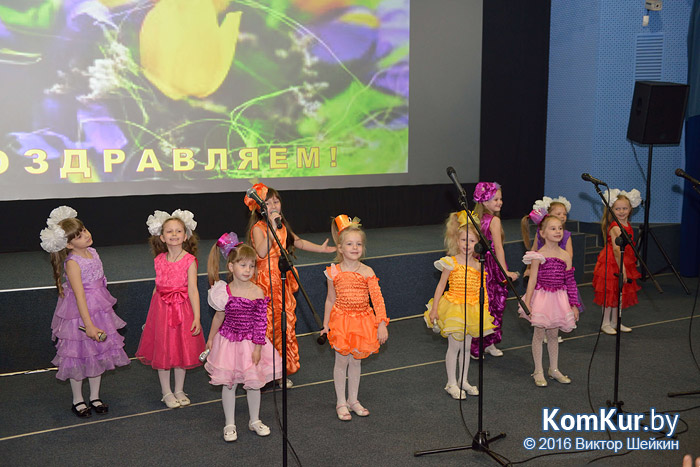 Работникам бобруйских СМИ вручили призы и подарки