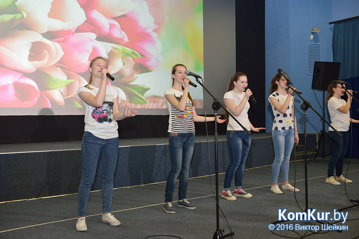 Работникам бобруйских СМИ вручили призы и подарки