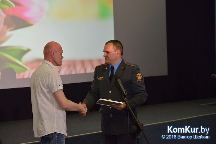 Работникам бобруйских СМИ вручили призы и подарки