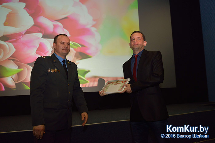 Работникам бобруйских СМИ вручили призы и подарки