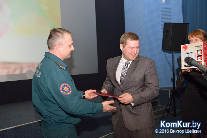 Работникам бобруйских СМИ вручили призы и подарки