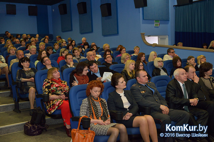 Работникам бобруйских СМИ вручили призы и подарки