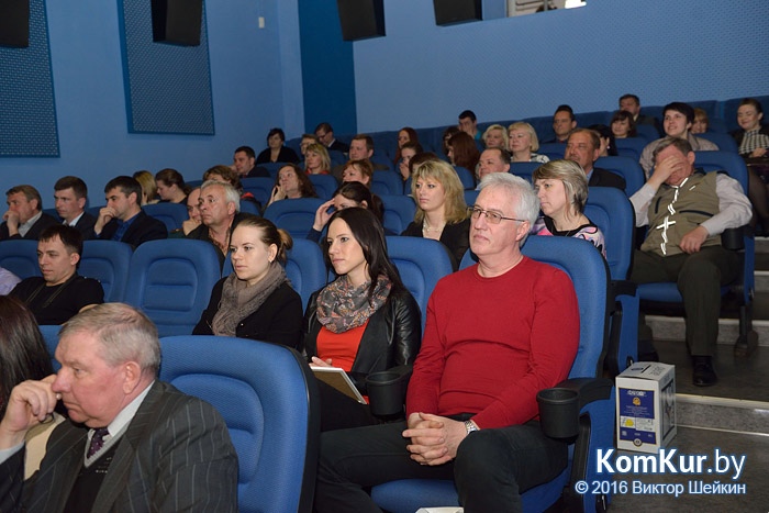 Работникам бобруйских СМИ вручили призы и подарки