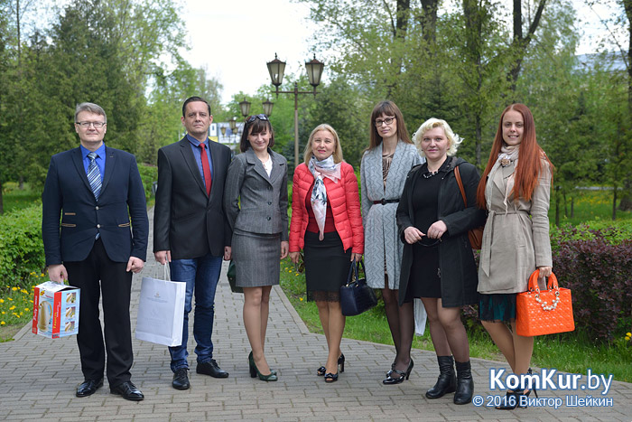 Работникам бобруйских СМИ вручили призы и подарки