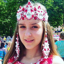 В Бобруйске представлена корона-очелье для белорусской участницы конкурса «Миссис Вселенная» 