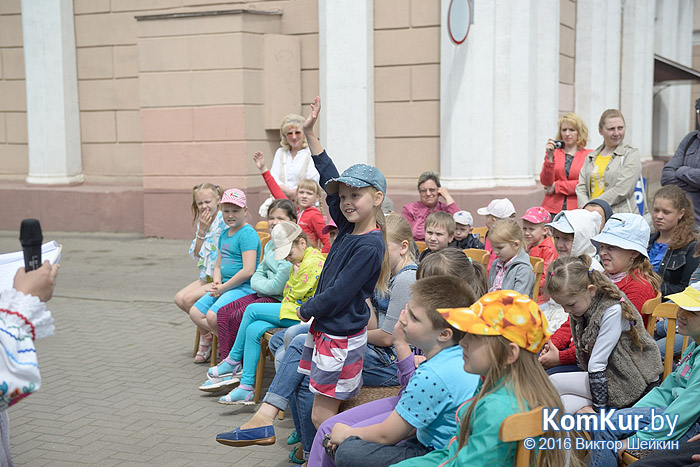 Говорящий кот и кино на стене