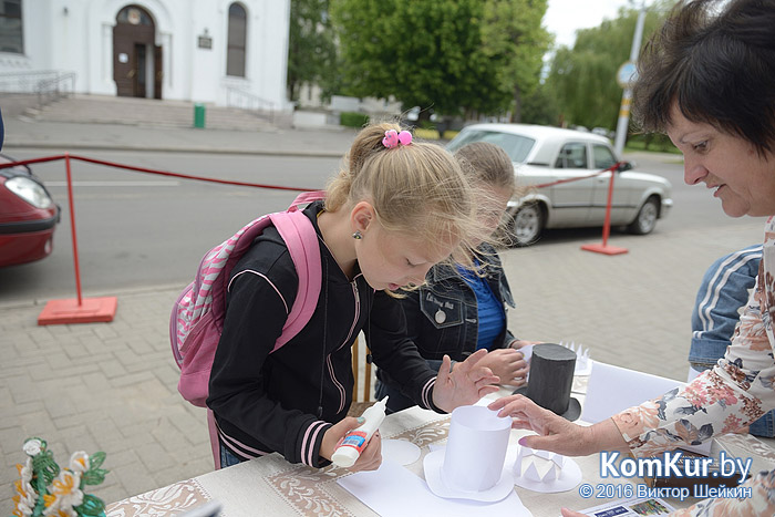 Говорящий кот и кино на стене