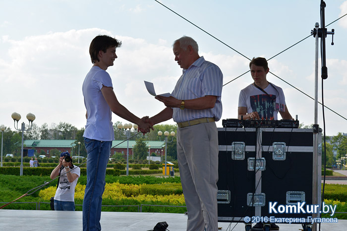 Бобруйчане отмечают День молодежи фестивалем красок