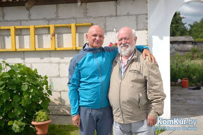 Родные братья, которые никогда не видели друг друга, встретились в Бобруйске