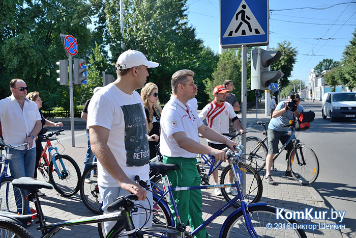 Глава города Андрей Коваленко прокатился по городским велодорожкам