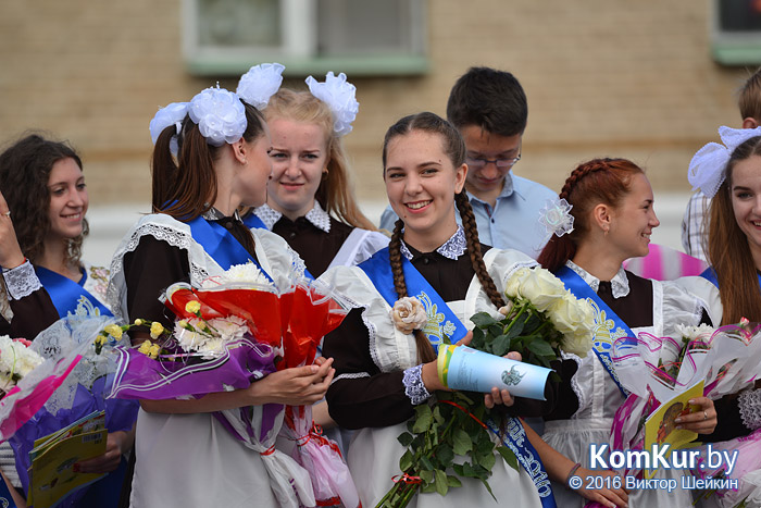 «Прощай, школа! Я пью за тебя «кока-колу»