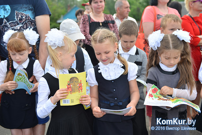 «Прощай, школа! Я пью за тебя «кока-колу»