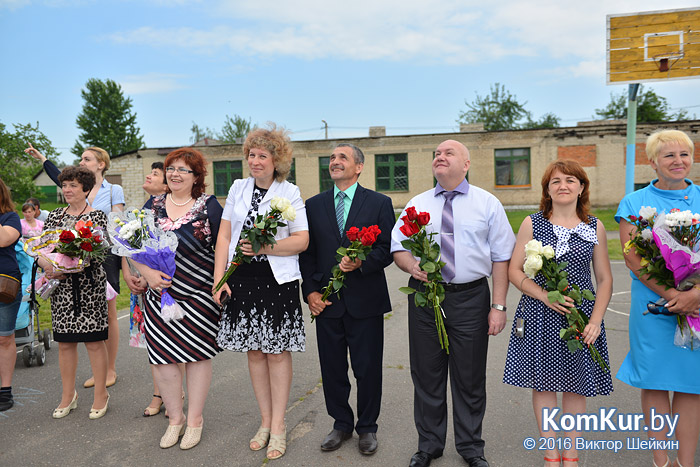 «Прощай, школа! Я пью за тебя «кока-колу»