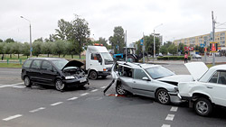 На оживленном перекрестке в Бобруйске столкнулись сразу несколько машин (дополнено)