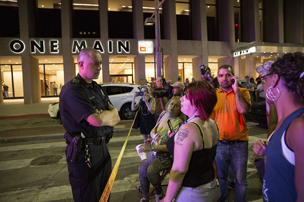 Бунт по-американски: пятерых полицейских расстреляли в Далласе