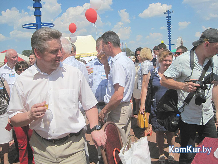 Бобруйчан и гостей города накормили руководители предприятий