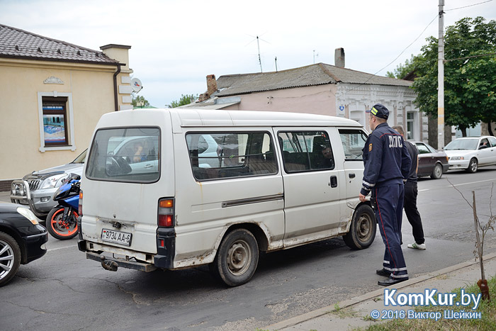 Авария в Бобруйске: два Mitsubishi не поделили дорогу