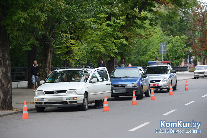 В Бобруйске учебный автомобиль попал в ДТП