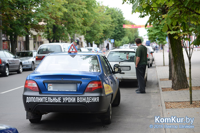 В Бобруйске учебный автомобиль попал в ДТП