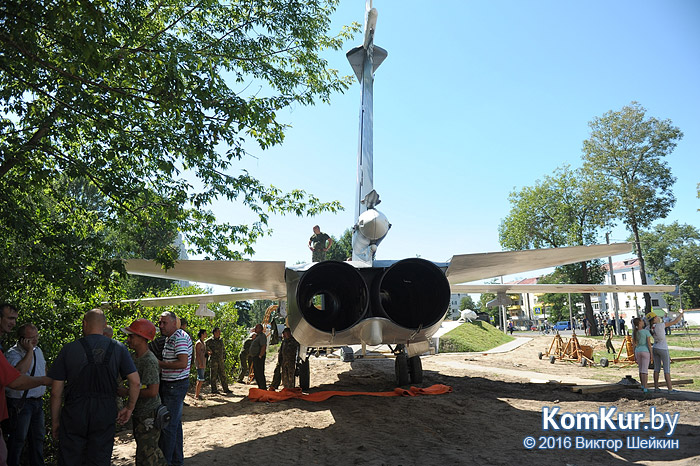 В Бобруйске началась установка Су-24