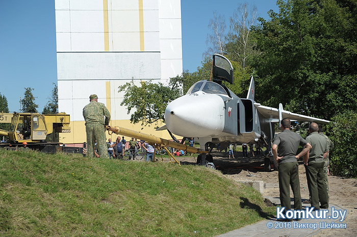 В Бобруйске началась установка Су-24