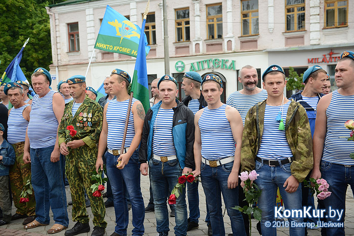 В Бобруйске празднуют День ВДВ