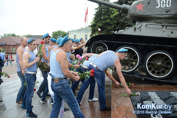 В Бобруйске празднуют День ВДВ