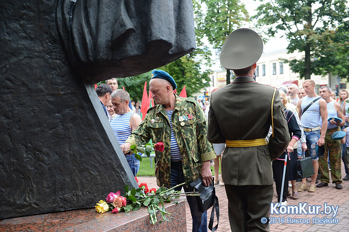 В Бобруйске празднуют День ВДВ