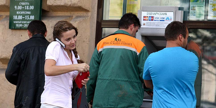 Зачем банки будут сообщать в Госконтроль о расчетах карточкой на сумму свыше 300 рублей? Официальный комментарий