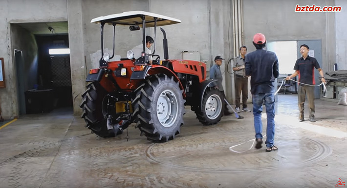 Бобруйский трактор сдал экзамен в Индонезии