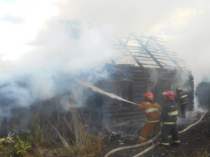 Сгорел дом в деревне Калинина