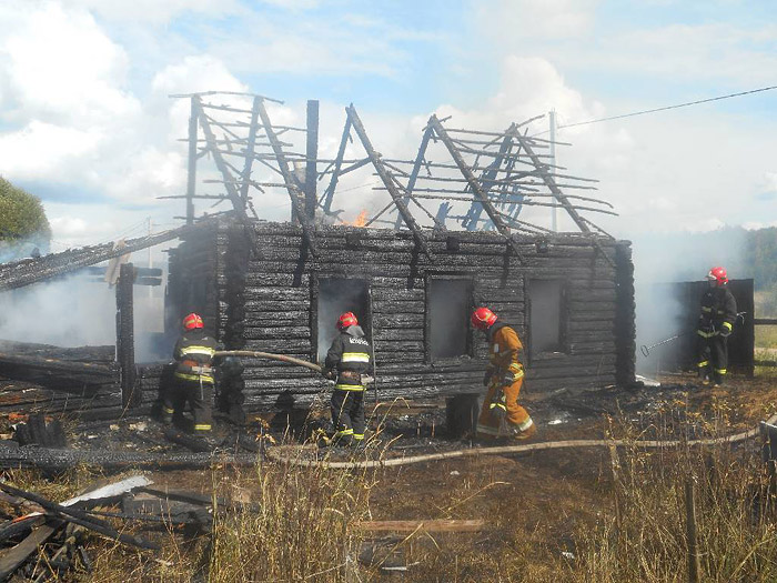 Сгорел дом в деревне Калинина