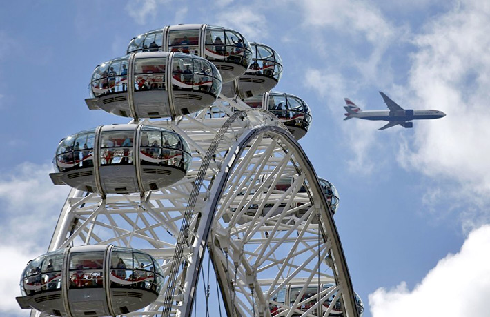 Пожарные почти 4 часа спасали туристов с аттракциона в Лондоне
