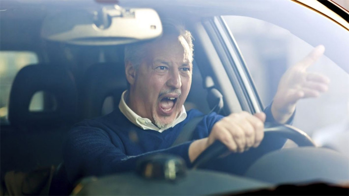 «Коммерческий» на связи: Не кричите на перекрестке