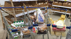 В Бобруйске пресечена торговля продуктами с многомесячной просрочкой