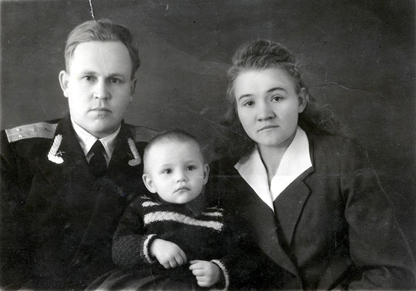 Семья Андрейчиковых в гарнизоне Белая
 Иркутской области, 1959 год