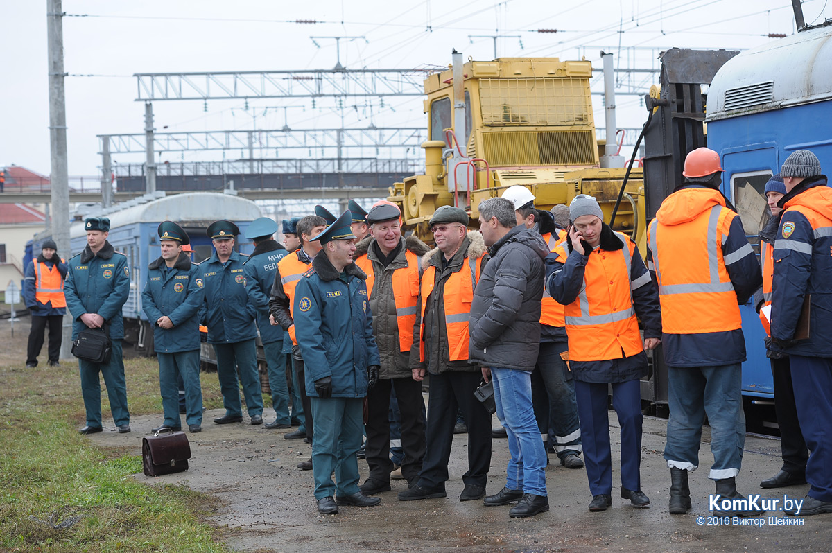 Бобруйские пожарные тушили цистерну на станции «Березина»