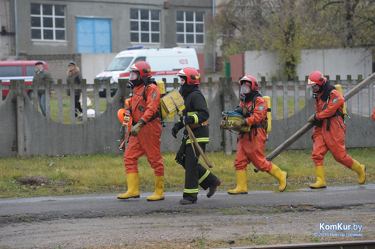 Бобруйские пожарные тушили цистерну на станции «Березина»