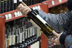 МВД об ограничениях по продаже алкоголя: «Убытки понесут только конкретные торговые сети, а государство при этом уменьшит расходы»