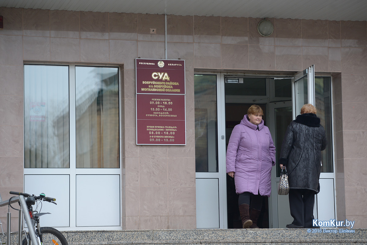 Обвинение просит для бывшего директора мясокомбината восемь лет лишения свободы, Исайченко вину не признает.