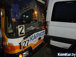 На главной площади Бобруйска столкнулись троллейбус и маршрутка