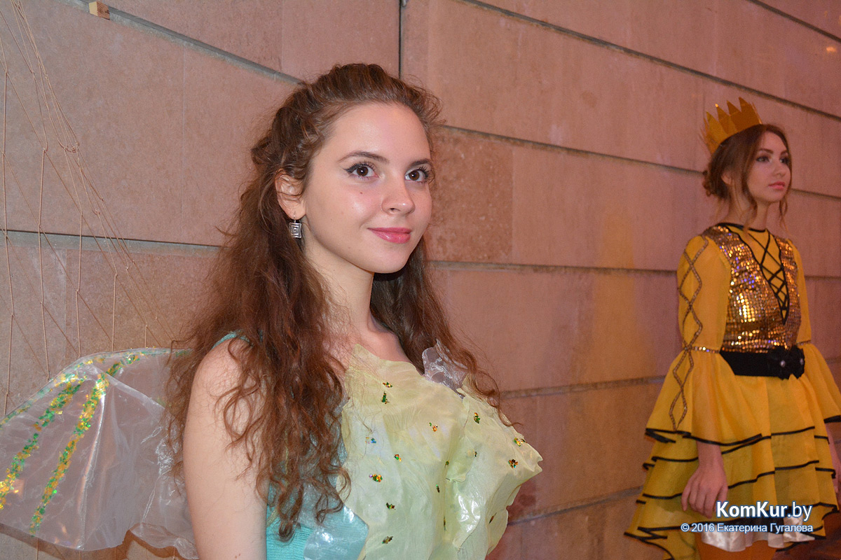 В Бобруйске отличников учебы поздравили с наступающим Новым годом