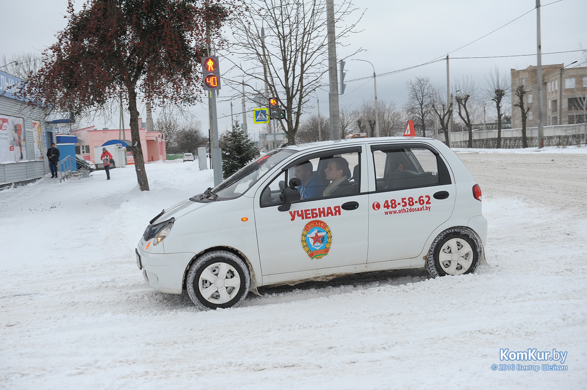 Чему учат в автошколе ДОСААФ?