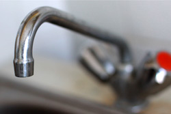«Коммерческий» на связи: Потерпите, воду скоро дадут