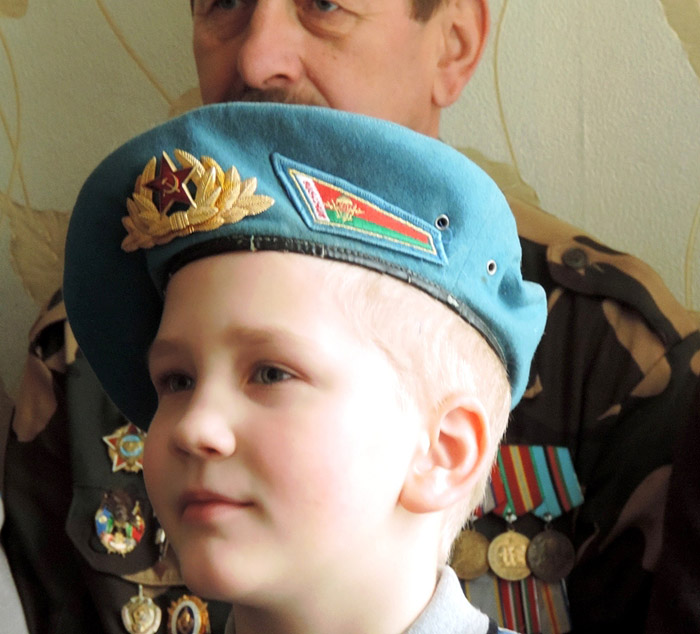 Бобруйские десантники побывали в детском приюте 