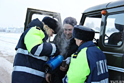 Инспекторы ДПС ГАИ Бобруйска и волонтеры Красного Креста  угостят водителей чаем…