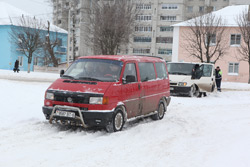 Госавтоинспекция Бобруйска призывает водителей к соблюдению повышенных мер безопасности в сложных погодных условиях!