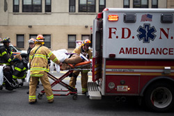 Более 100 человек пострадали при аварии поезда в Бруклине